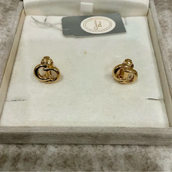 🔥SALE🔥!💎DIOR💎CLIP ON EARRINGS WITH ORIGINAL BOX AND TAG - Picture 6 of 7